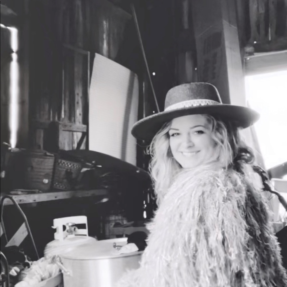 Meet your Posher, Leah